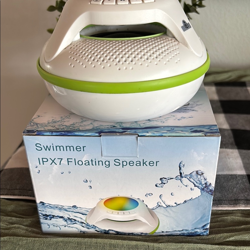 Floating Pool Modern Dome Portable Speaker in White and Green